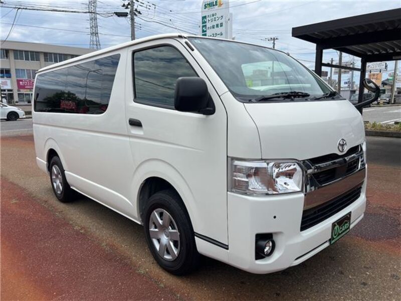 TOYOTA HIACE VAN
