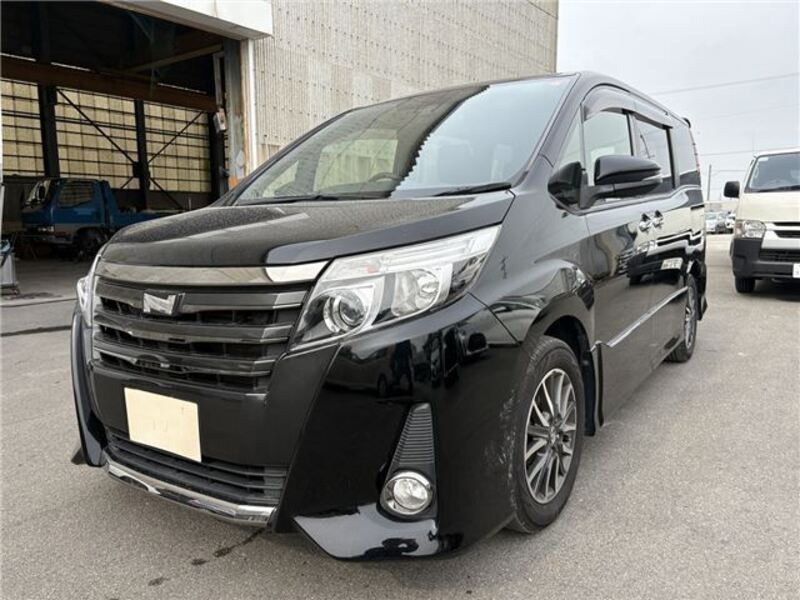 TOYOTA NOAH