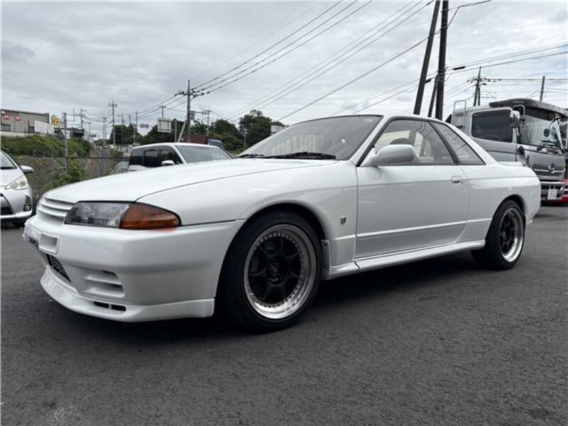 NISSAN SKYLINE