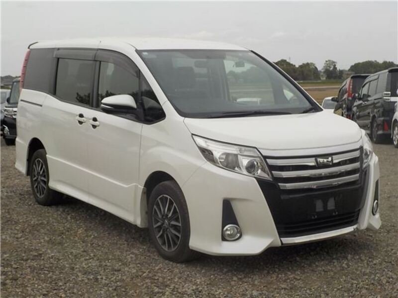 TOYOTA NOAH