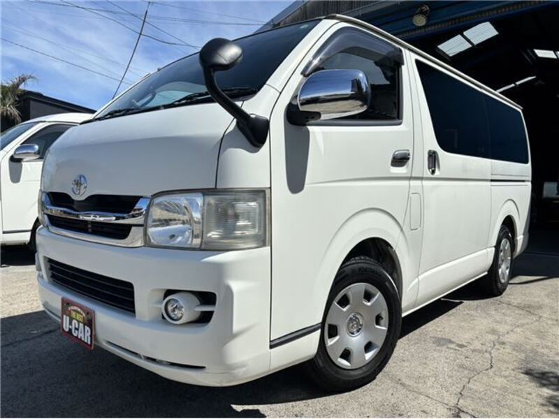 TOYOTA HIACE VAN