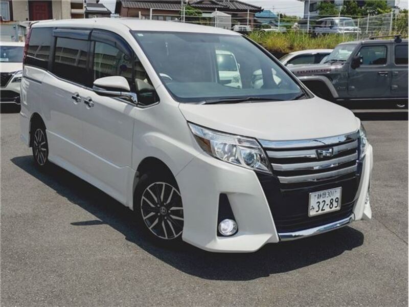 TOYOTA NOAH