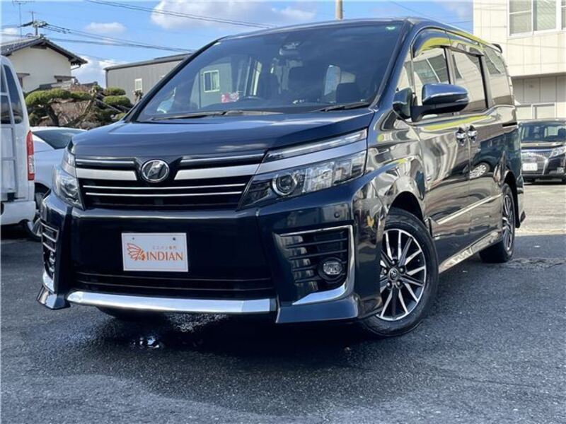 TOYOTA VOXY