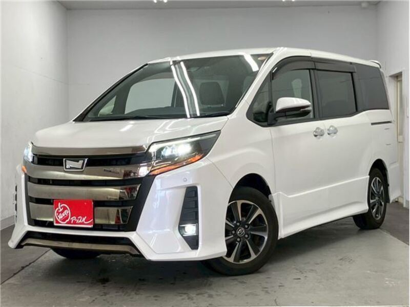 TOYOTA NOAH
