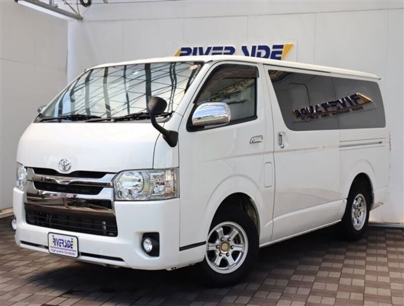 TOYOTA HIACE VAN