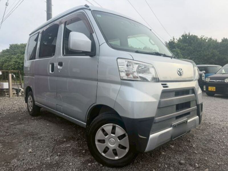 TOYOTA PIXIS VAN