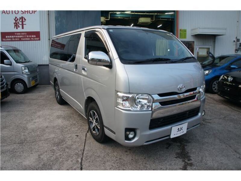 TOYOTA HIACE VAN