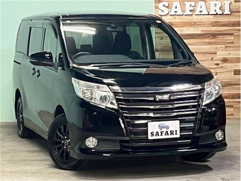 TOYOTA NOAH