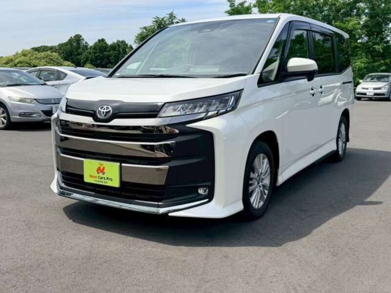 TOYOTA NOAH