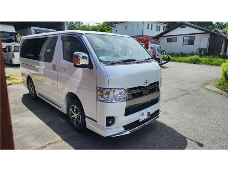 TOYOTA HIACE