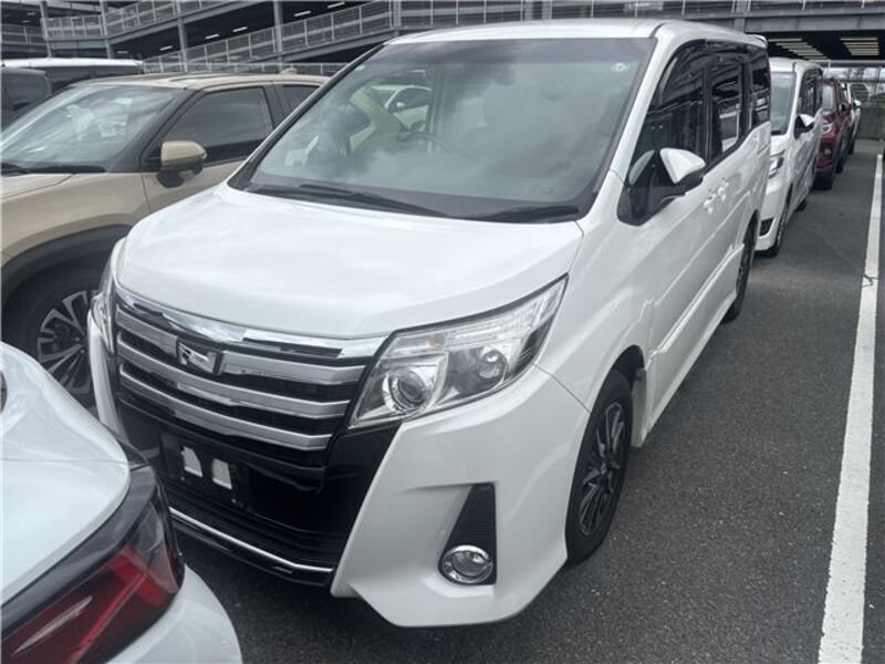 TOYOTA NOAH