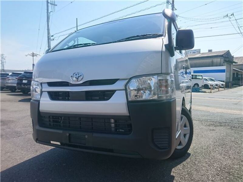 TOYOTA HIACE VAN