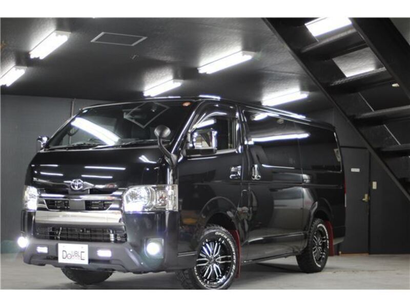 TOYOTA HIACE VAN