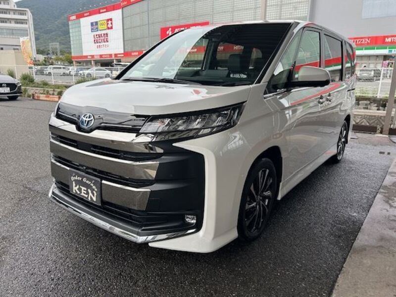 TOYOTA NOAH
