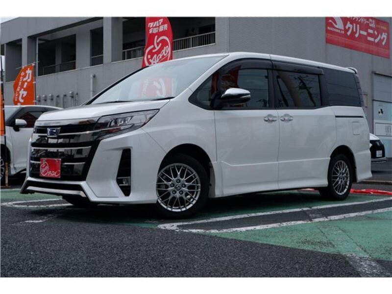 TOYOTA NOAH