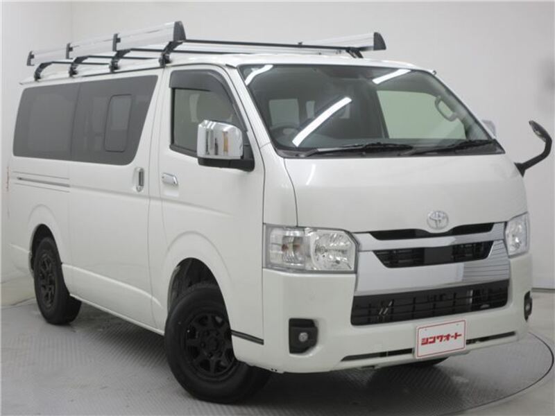 TOYOTA HIACE VAN