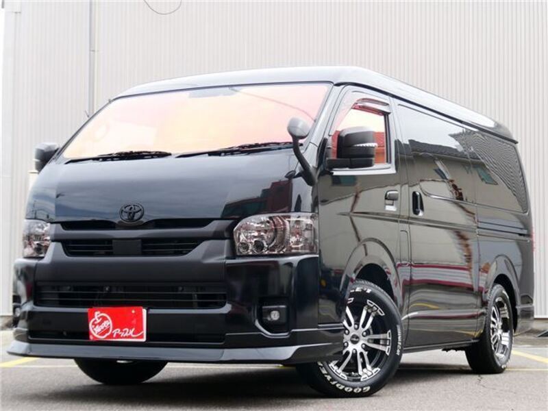 TOYOTA HIACE VAN