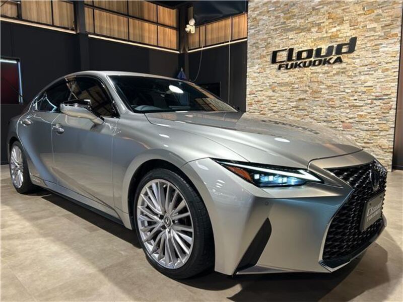 LEXUS IS