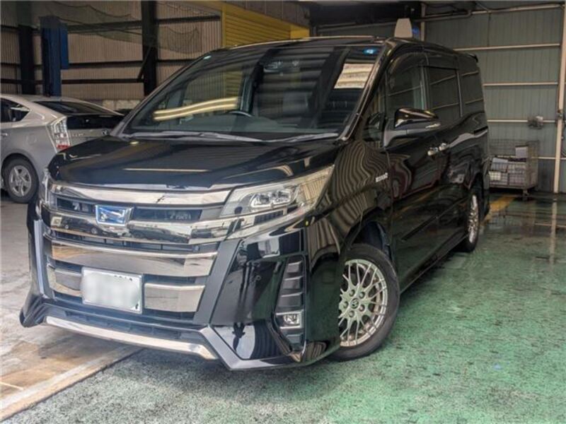 TOYOTA NOAH