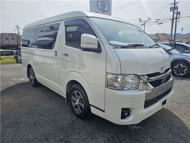 TOYOTA HIACE VAN