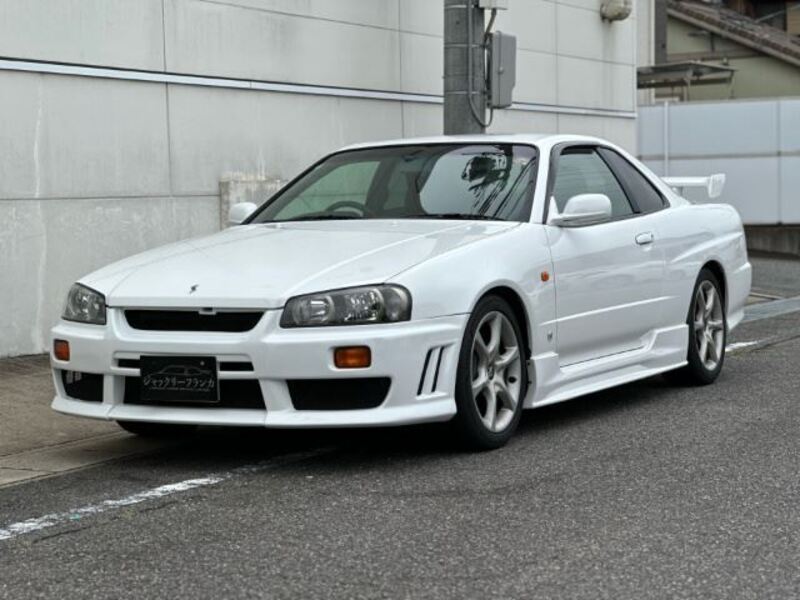 NISSAN SKYLINE