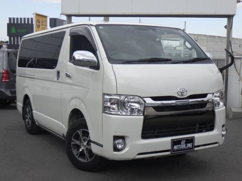 TOYOTA HIACE VAN