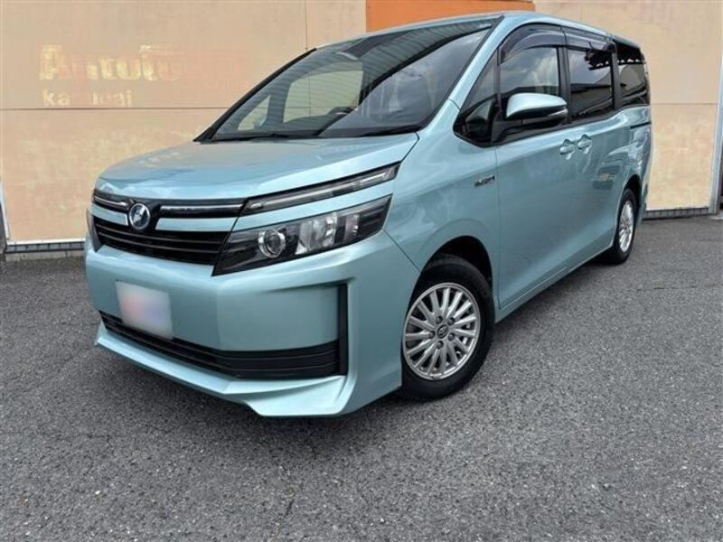 TOYOTA VOXY