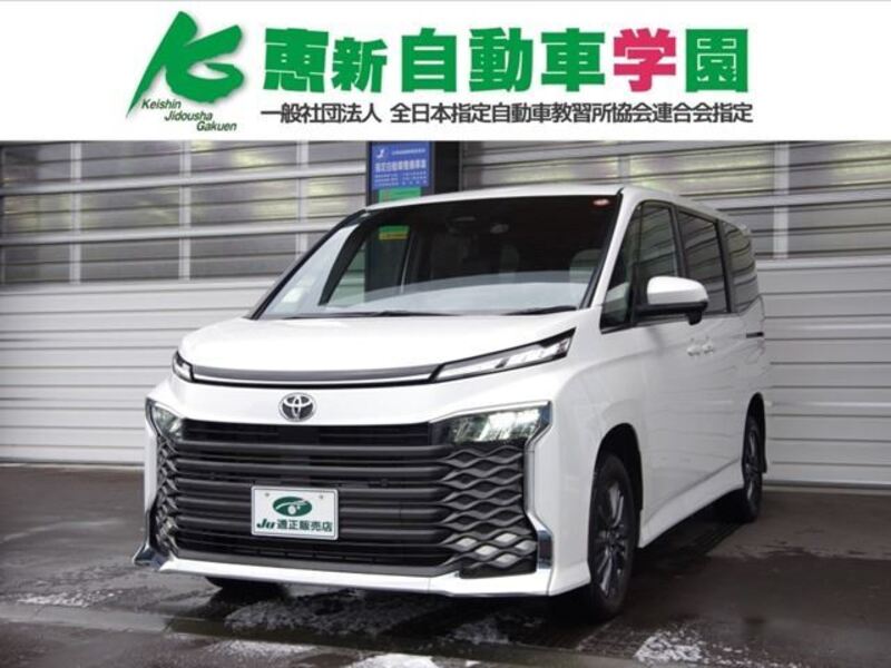 TOYOTA VOXY