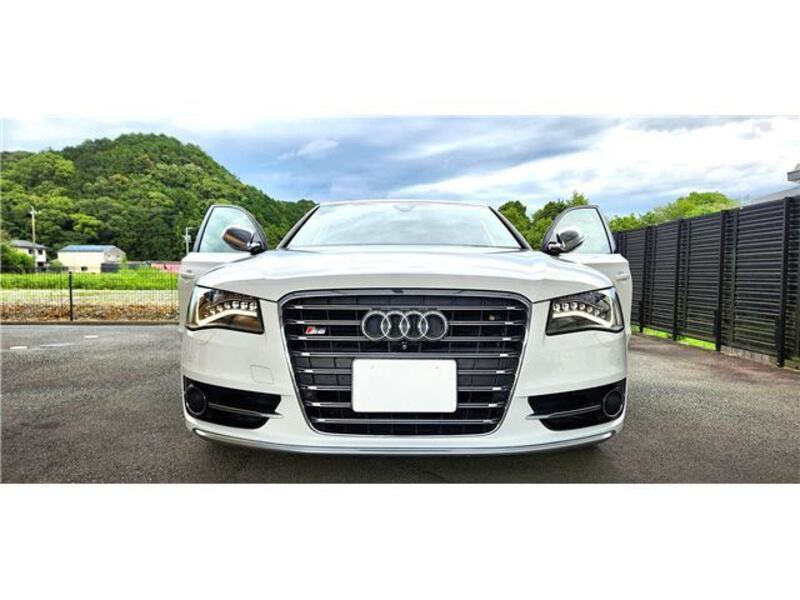 AUDI S8
