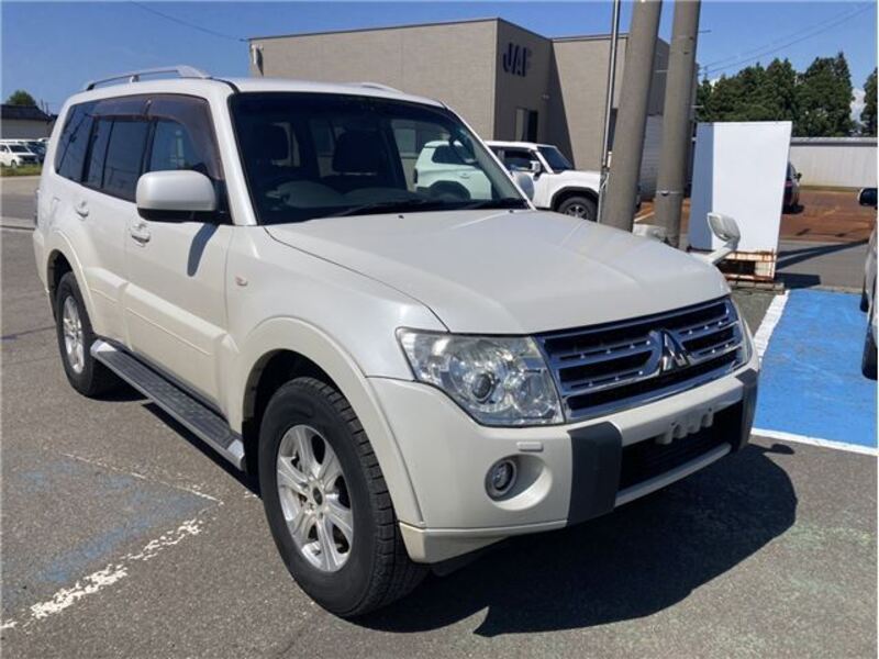 MITSUBISHI PAJERO