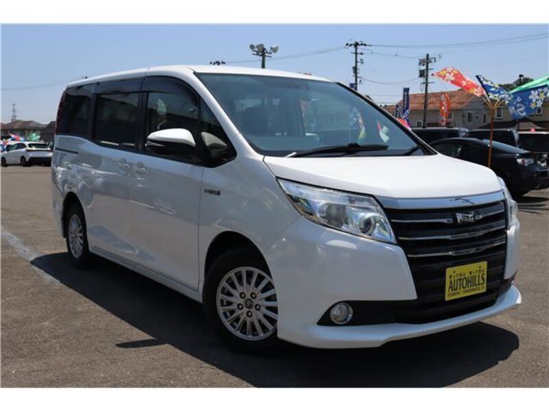 TOYOTA NOAH