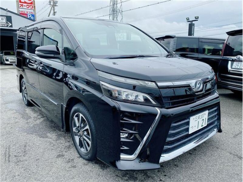 TOYOTA VOXY