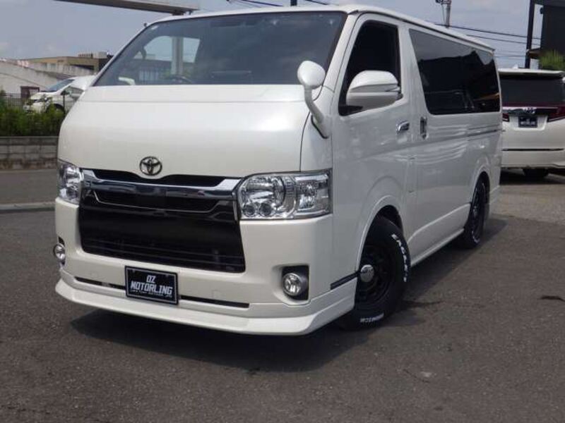 TOYOTA HIACE