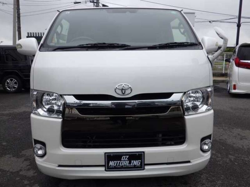 TOYOTA HIACE VAN