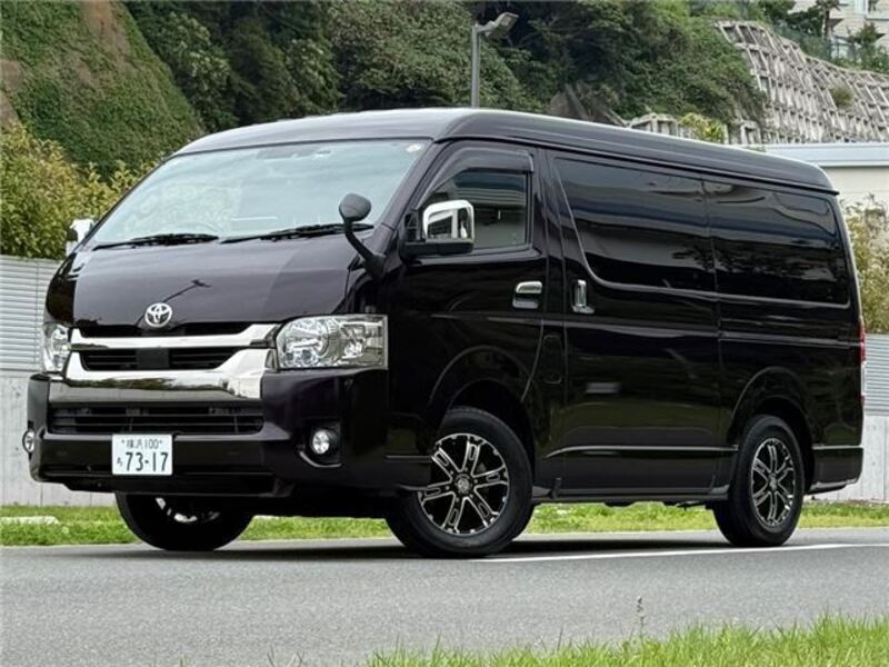 TOYOTA HIACE VAN