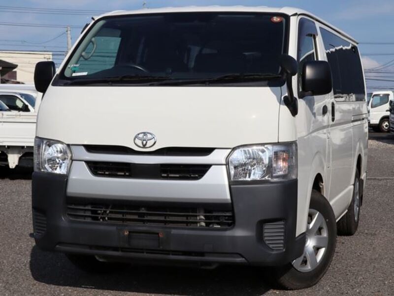 TOYOTA HIACE VAN