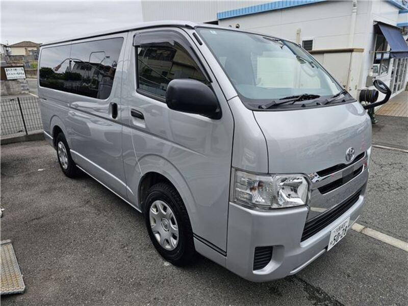 TOYOTA HIACE VAN