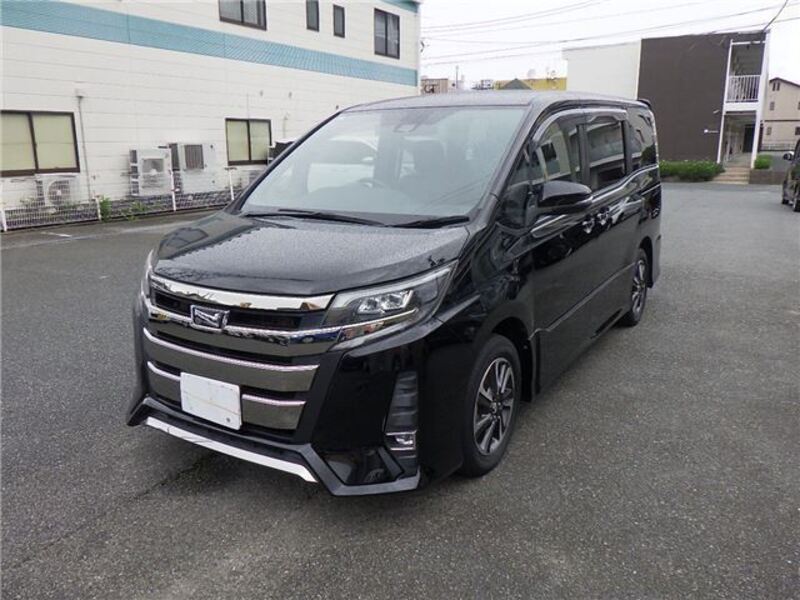 TOYOTA NOAH