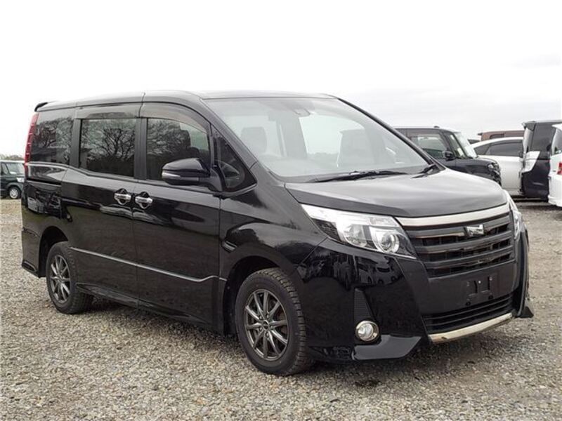 TOYOTA NOAH