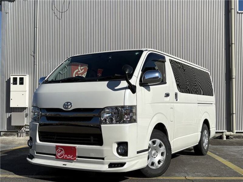 TOYOTA HIACE VAN