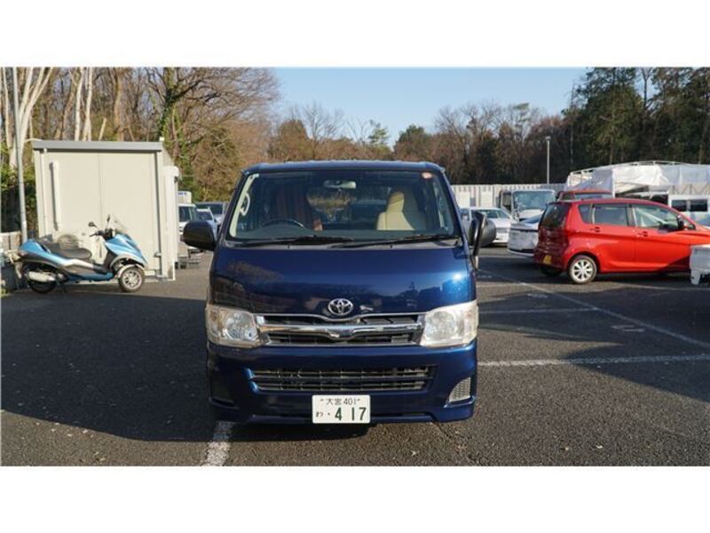 TOYOTA HIACE