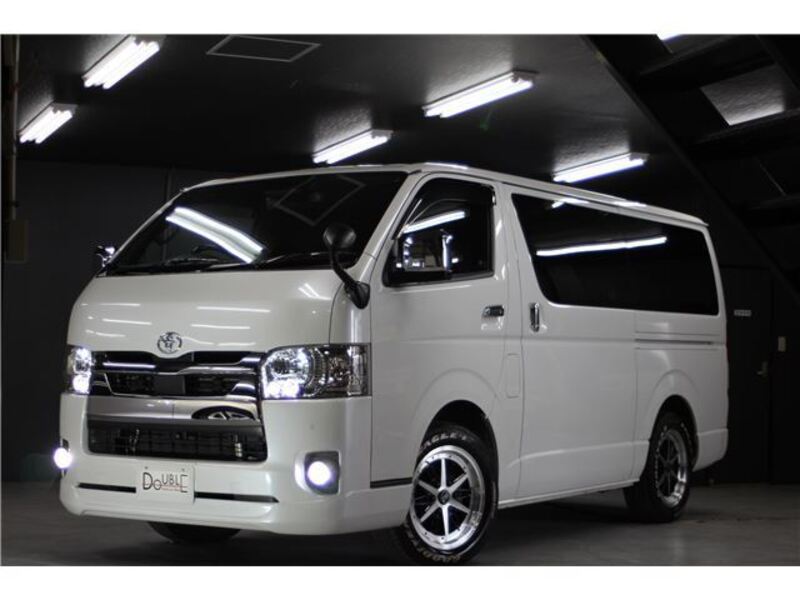 TOYOTA HIACE VAN