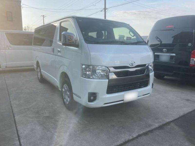 TOYOTA HIACE VAN