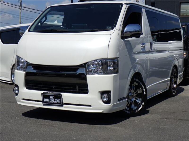 TOYOTA HIACE VAN