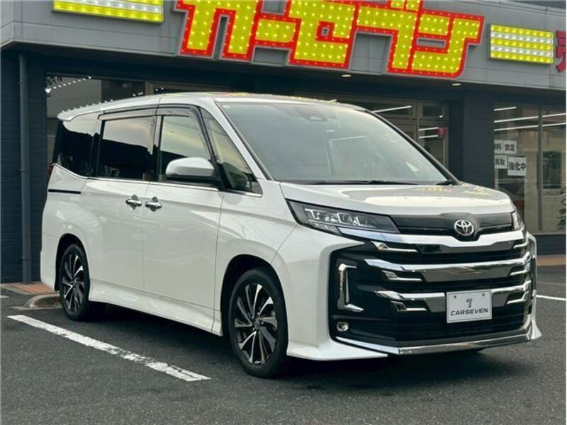 TOYOTA NOAH