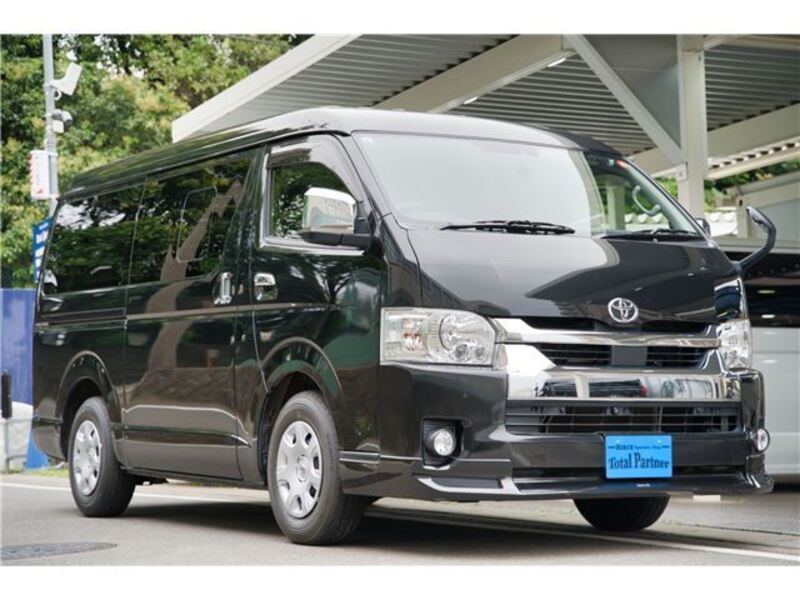 TOYOTA HIACE VAN
