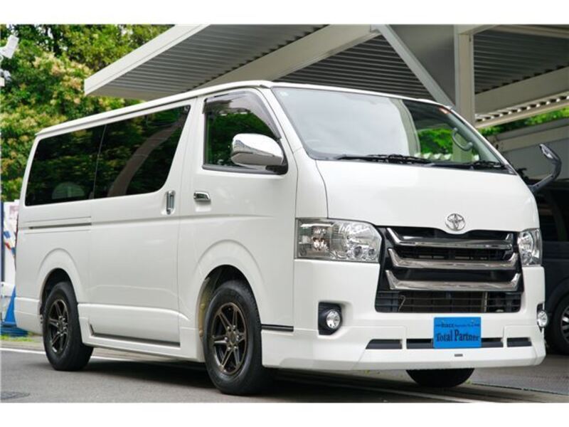 TOYOTA HIACE VAN