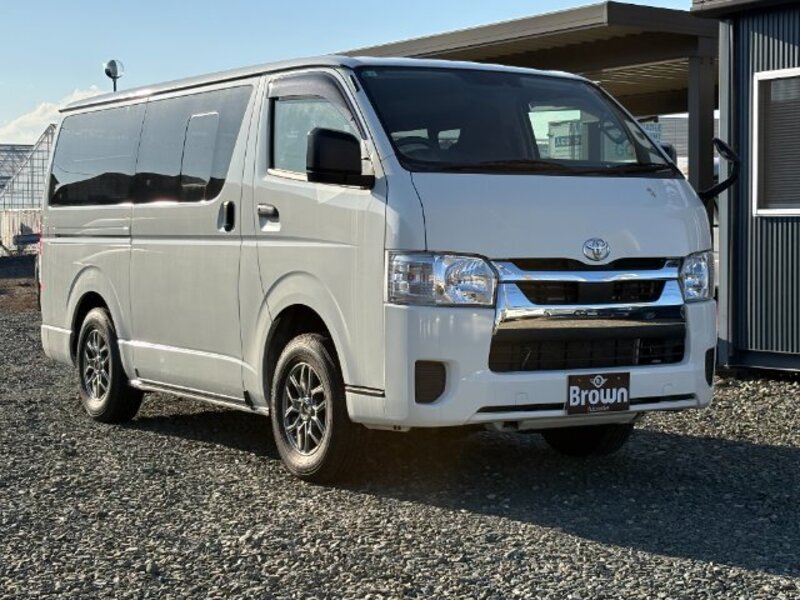 TOYOTA HIACE VAN