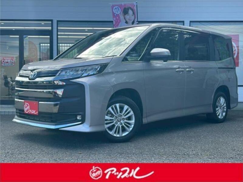TOYOTA NOAH