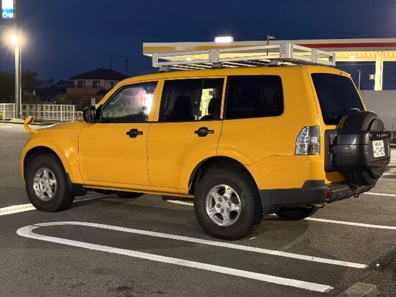 MITSUBISHI PAJERO